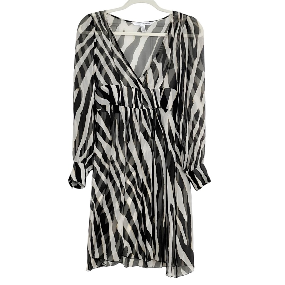 Diane Von Furstenberg Silk Mini Dress Animal Print Long Sleeve Vintage 4